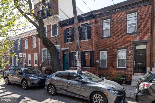 Exterior, Facade, Brick Facade, Rowhouse