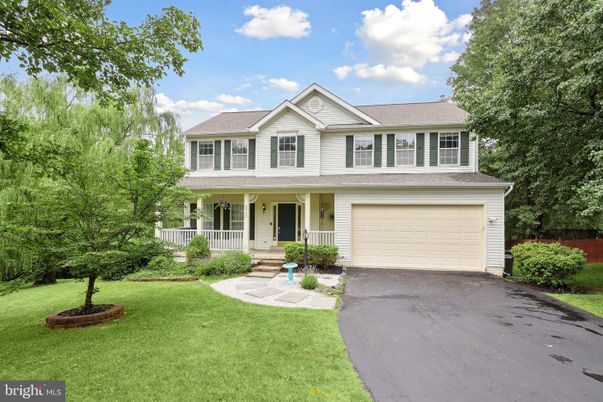 Attached, Exterior, Facade, Farmhouse