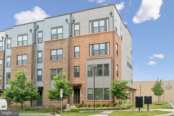 Exterior, Facade, Brick Facade, Rowhouse