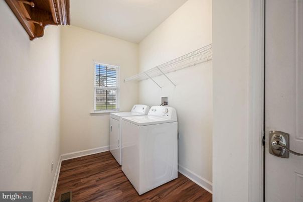 Interior, Utility Closets, Washer, Wood Texture Flooring