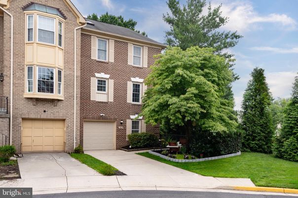 Attached, Exterior, Facade, Brick Facade, Rowhouse