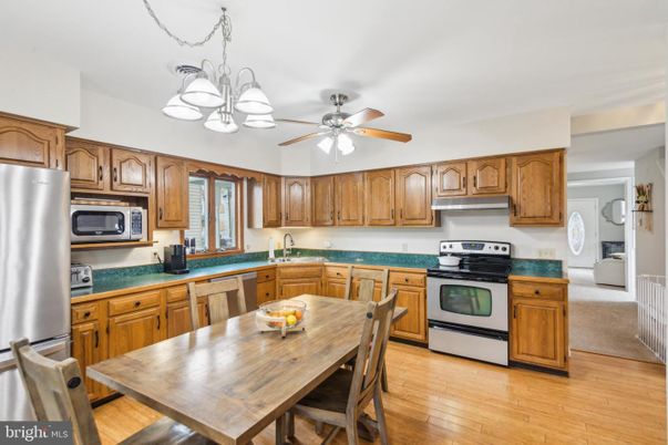 Chandelier, Dining room, Interior, Kitchen, Stainless Steel Appliances, Wood Texture Flooring