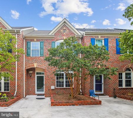 Exterior, Facade, Brick Facade, Brick Traditional