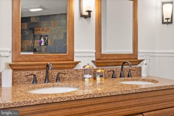 Bathroom, Dual Sink Vanities, Interior