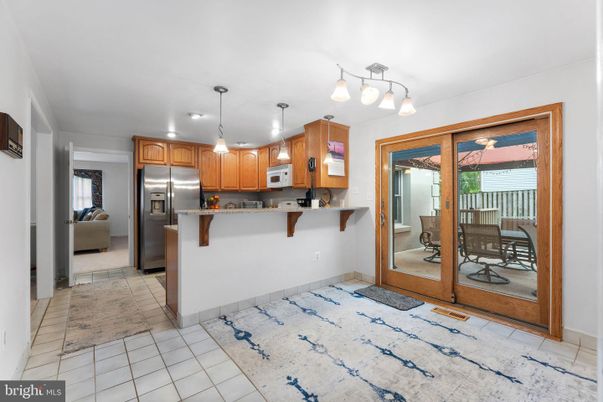 Dining room, Interior, Kitchen, Pendant Lights, Stainless Steel Appliances