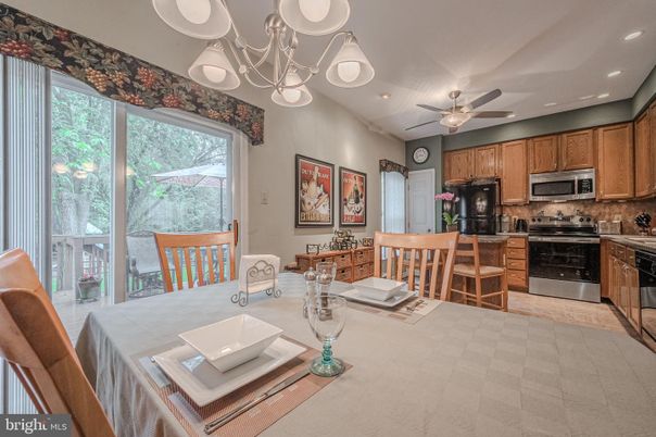 Dining room, Interior, Kitchen, Recessed Lighting, Stainless Steel Appliances