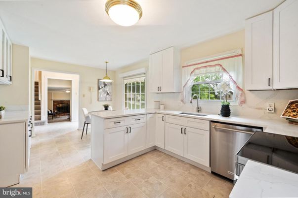 Dining room, Fireplace, Interior, Kitchen, Pendant Lights, Stainless Steel Appliances