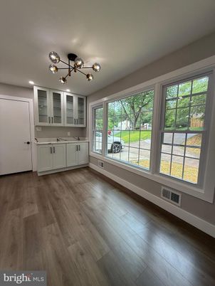 Empty room, Interior, Pendant Lights, Wood Texture Flooring
