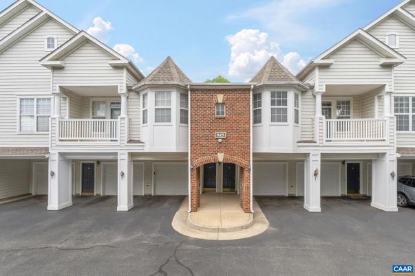 Exterior, Facade, Brick Facade, Rowhouse