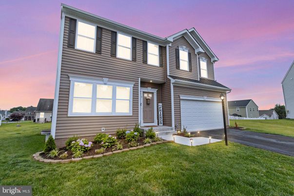 Attached, Exterior, Facade, Rowhouse