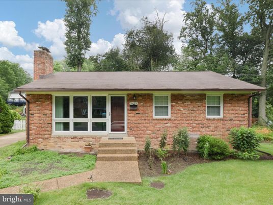 Exterior, Facade, Brick Facade, Ranch