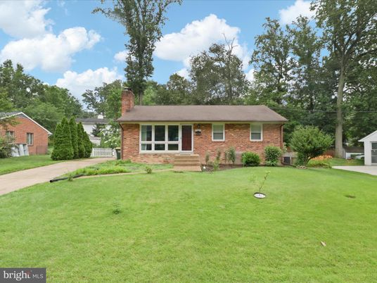 Backyard, Exterior, Facade, Brick Facade, Cape Cod