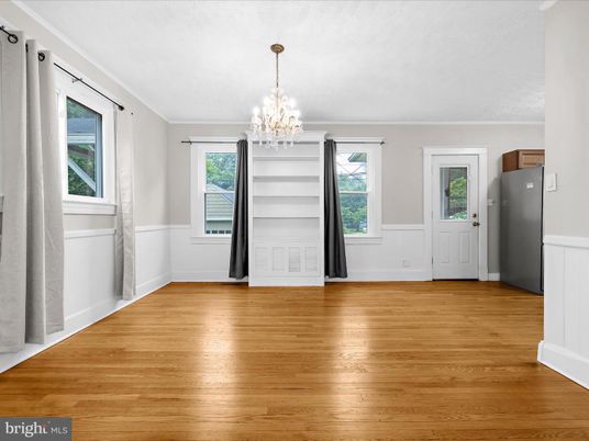 Chandelier, Empty room, Interior, Wood Texture Flooring