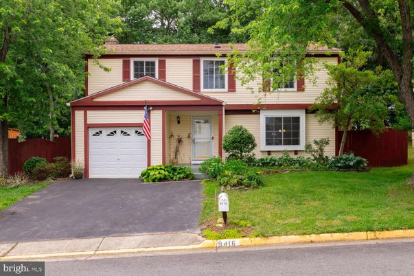 Attached, Exterior, Facade, Split Level