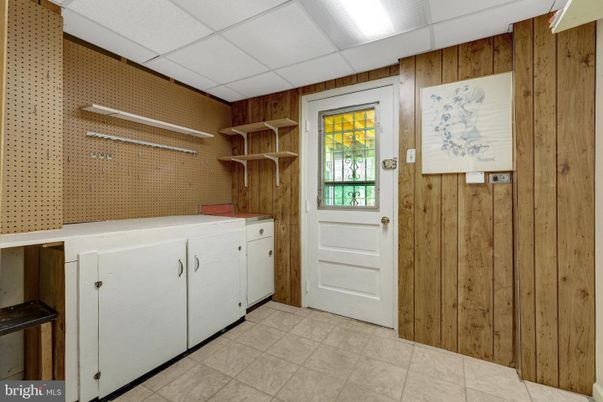 Interior, Washer, Wooden Walls