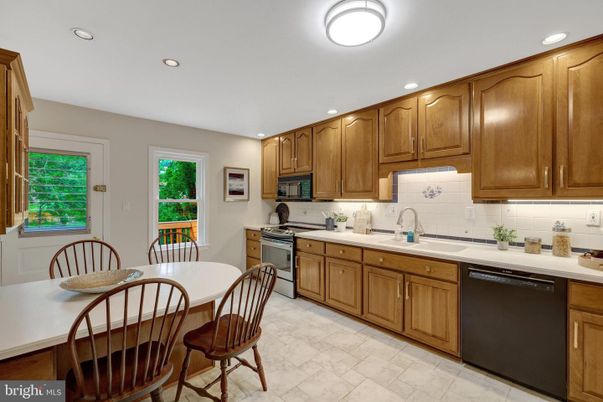 Dining room, Interior, Kitchen, Recessed Lighting, Stainless Steel Appliances