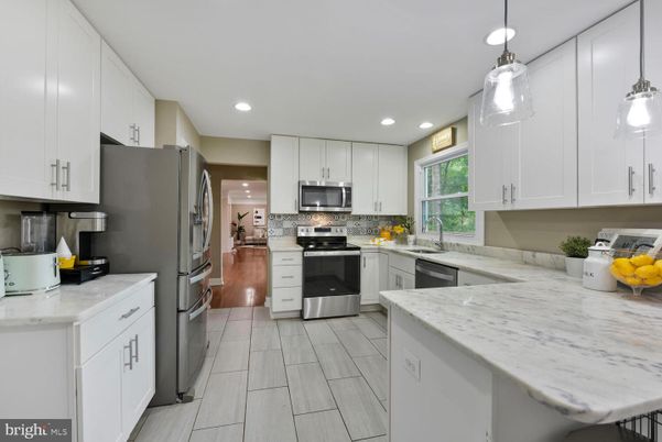 Interior, Kitchen, Pendant Lights, Recessed Lighting, Stainless Steel Appliances