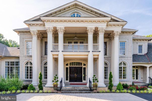 Exterior, Facade, Georgian