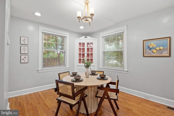 Chandelier, Dining room, Interior, Recessed Lighting, Wood Texture Flooring