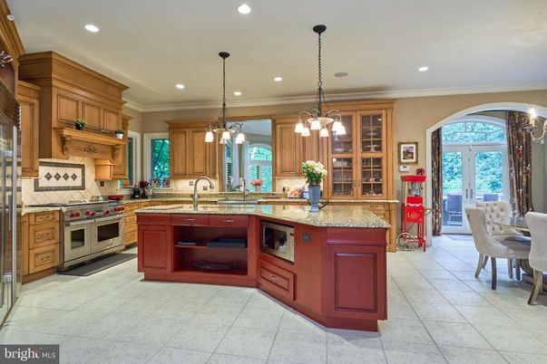 Chandelier, Dining room, Interior, Kitchen, Pendant Lights, Recessed Lighting, Stainless Steel Appliances