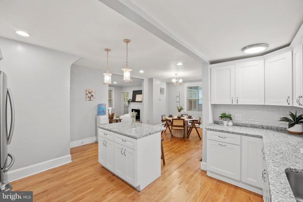 Chandelier, Dining room, Interior, Kitchen, Pendant Lights, Recessed Lighting, Wood Texture Flooring