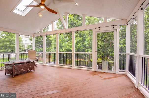 Interior, Recessed Lighting, Sun Room, Wood Texture Flooring
