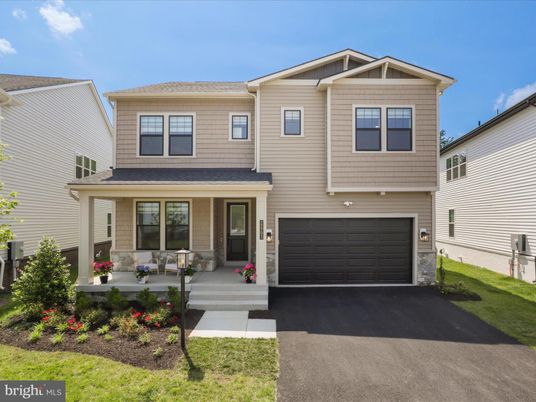 Attached, Exterior, Facade, American Craftsman