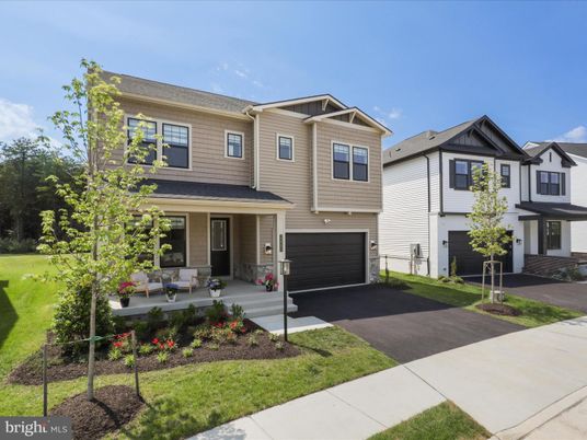 Attached, Exterior, Facade, Rowhouse