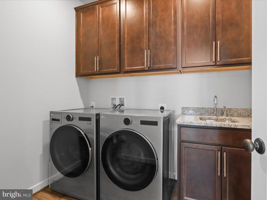 Interior, Washer, Wood Texture Flooring
