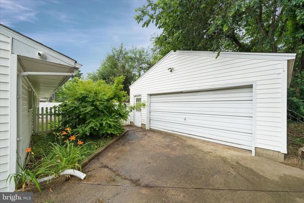 Detached Garage, Exterior