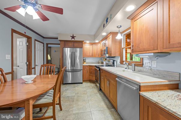 Dining room, Interior, Kitchen, Recessed Lighting, Stainless Steel Appliances