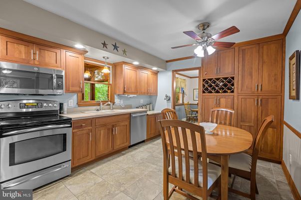 Dining room, Interior, Kitchen, Recessed Lighting, Stainless Steel Appliances