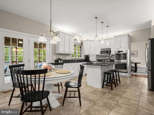 Dining room, Interior, Kitchen, Pendant Lights, Recessed Lighting, Stainless Steel Appliances