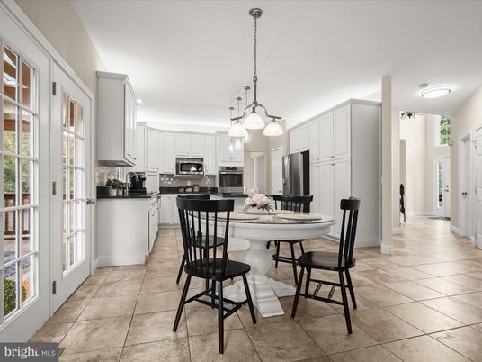 Dining room, Interior, Kitchen, Pendant Lights, Stainless Steel Appliances