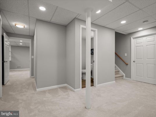 Empty room, Interior, Recessed Lighting