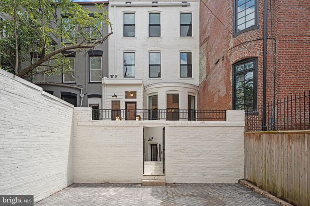 Exterior, Facade, Brick Facade, Rowhouse