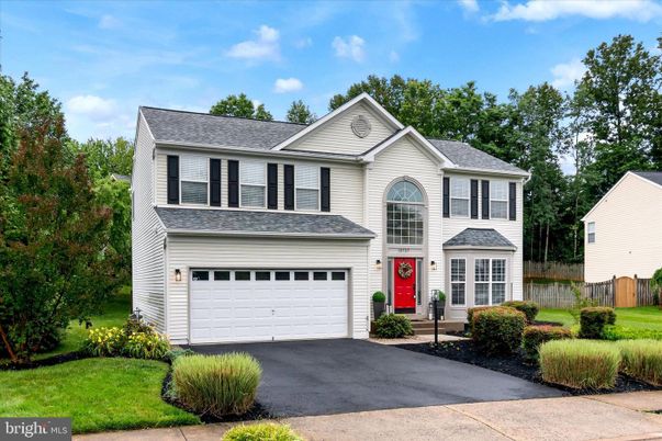 Attached, Exterior, Facade, Farmhouse