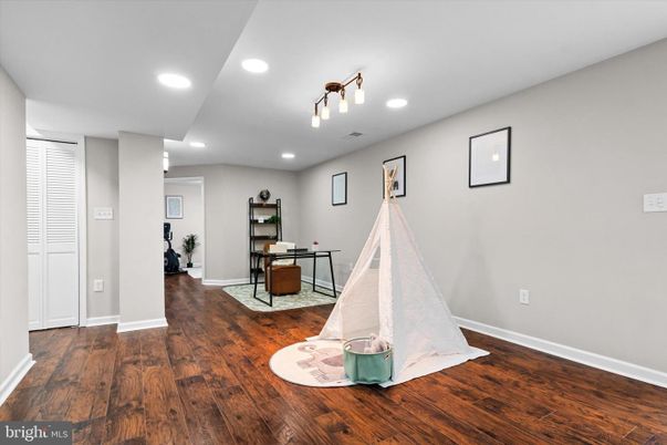 Home Office, Interior, Recessed Lighting, Wood Texture Flooring