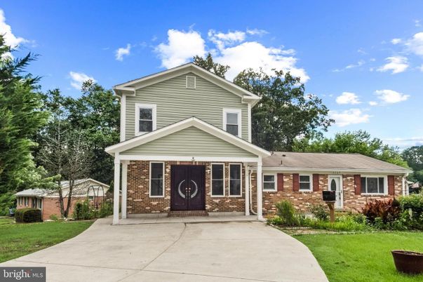 Exterior, Facade, Brick Facade, Ranch