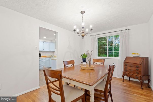 Chandelier, Dining room, Interior, Recessed Lighting, Wood Texture Flooring
