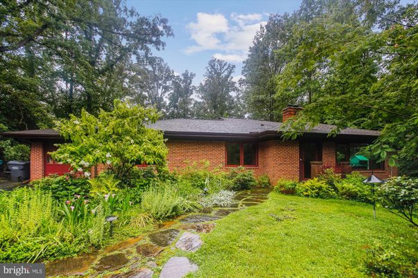 Exterior, Facade, Brick Facade, Ranch