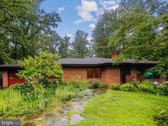 Exterior, Facade, Brick Facade, Ranch