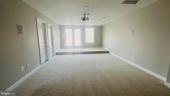 Empty room, Interior, Recessed Lighting