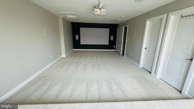 Empty room, Interior, Projection Screen