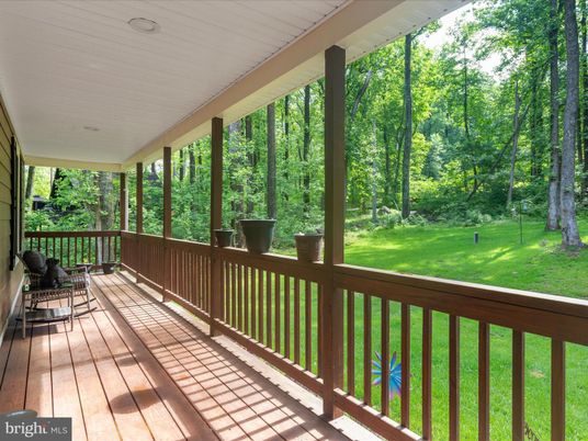 Interior, Recessed Lighting, Sun Room, Wood Texture Flooring