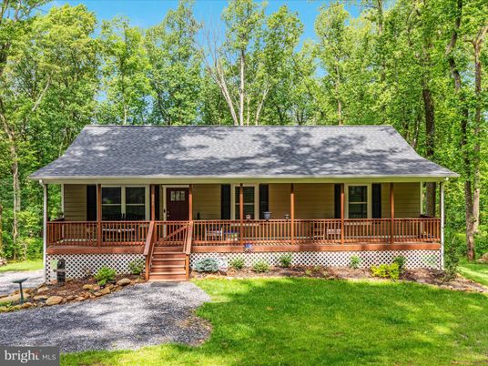 Exterior, Facade, Log Home