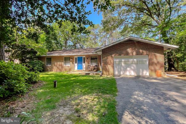 Attached, Exterior, Facade, Brick Facade, Ranch