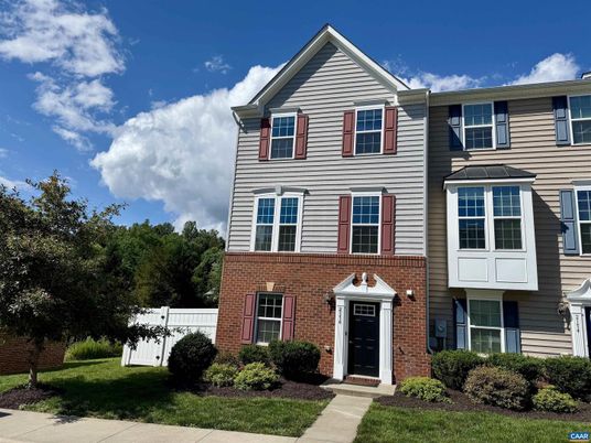 Exterior, Facade, Brick Facade, Rowhouse