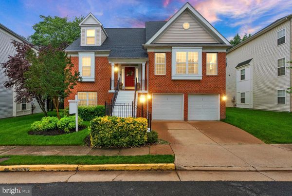 Attached, Exterior, Facade, Brick Facade, Split Level