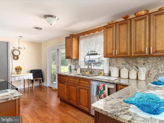 Chandelier, Interior, Kitchen, Wood Texture Flooring
